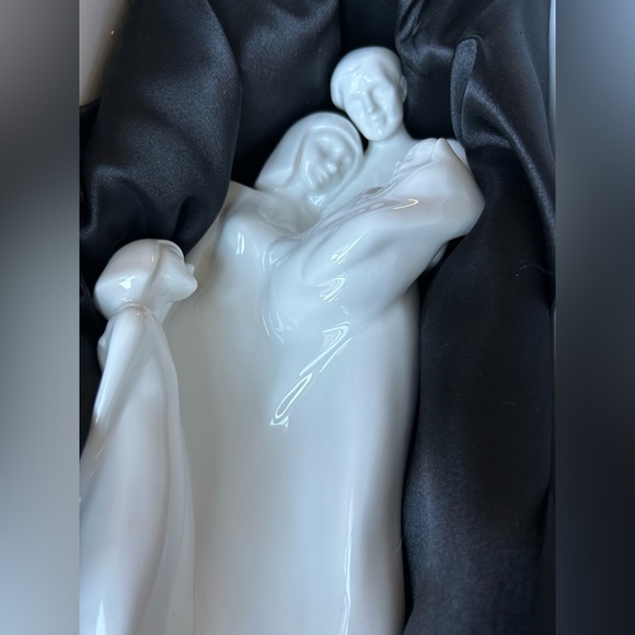 ROYAL DOULTON - NEW IN BOX - TENDER MOMENT - 2010 - Picture 3 of 3